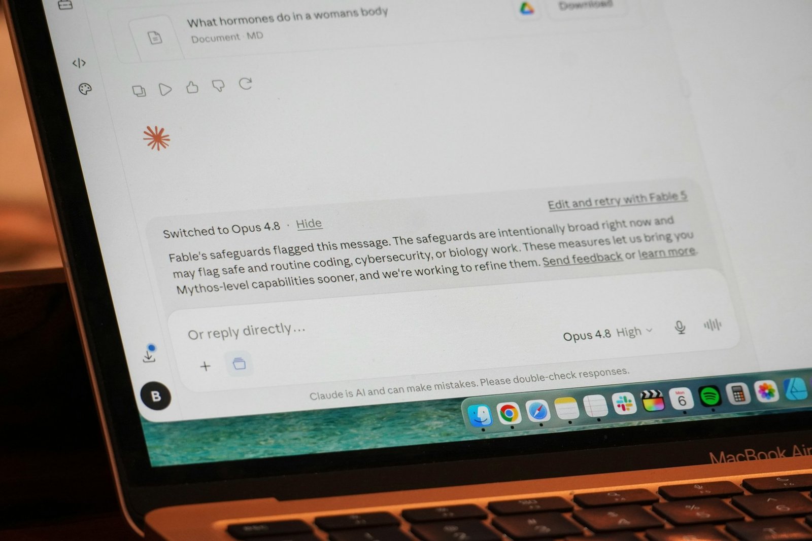 Un écran qui affiche une interface de Claude