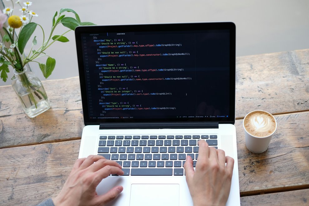Écran d'ordinateur affichant des tests unitaires