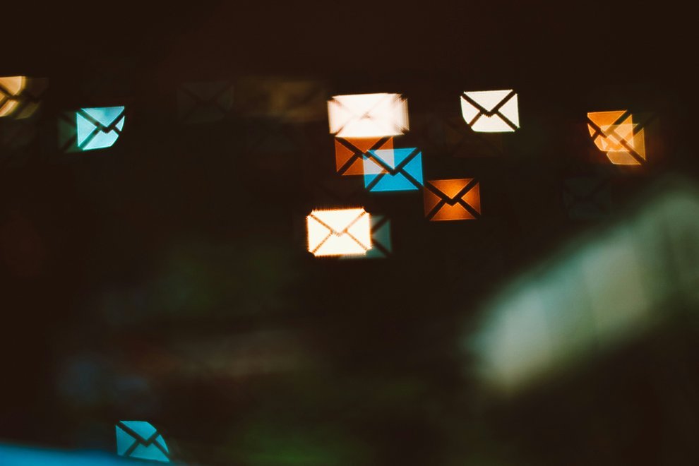 Image symbolisant la configuration d'emails sécurisés