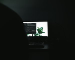 Interface en thème sombre avec du code CSS et un bouton de bascule